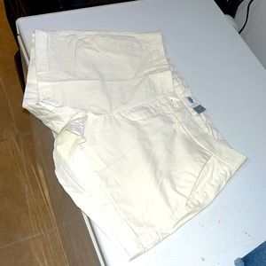 White Old Navy shorts 3.5 inches
